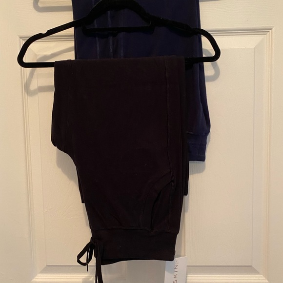 Danskin Drawstring Crop Pants (2) NWT. Small - Picture 4 of 5